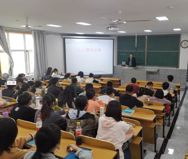 数字化素养跨学科才能有机融合增设人工智能等新式课程