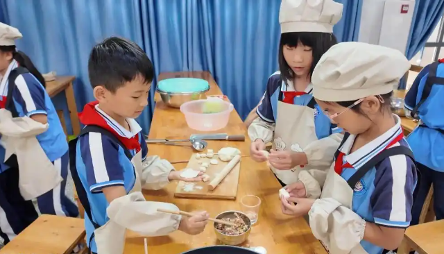 不同于田间劳作实践小学以劳作技术竞赛为载体实现以赛促学 不同于田间劳作实践小学以劳作技术竞赛为载体实现以赛促学